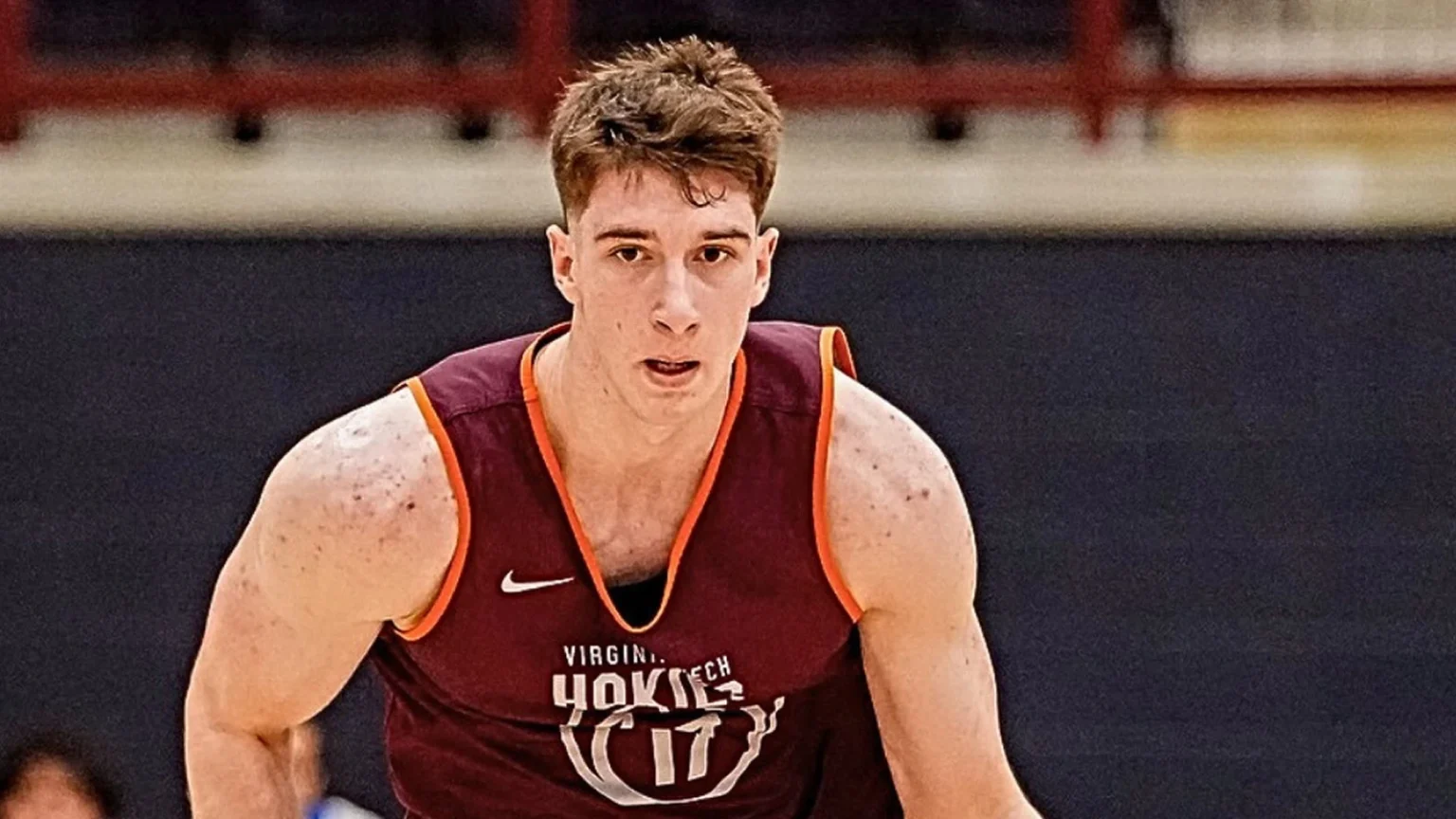 Ο Νεοκλής Αβδάλας έτοιμος να σκοράρει σε αγώνα με το Virginia Tech