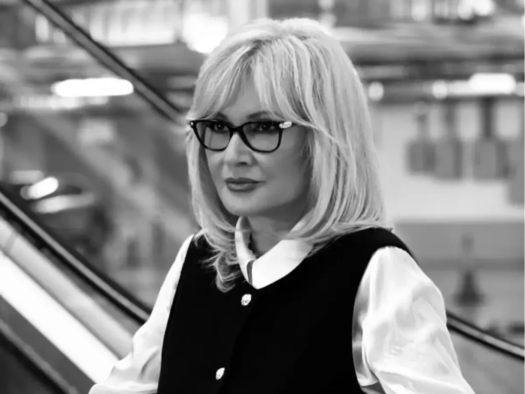 Αγγελική Νικολούλη: Εκτός προγράμματος το «Φως στο Τούνελ» μετά την απώλεια της μητέρας της 4 Αγγελική Νικολούλη