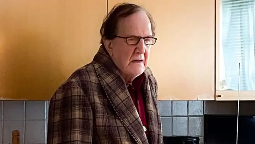 Ο Γιώργος Κωνσταντίνου ως Αριστείδης Θανούλης στη σειρά «Ο Δικαστής»