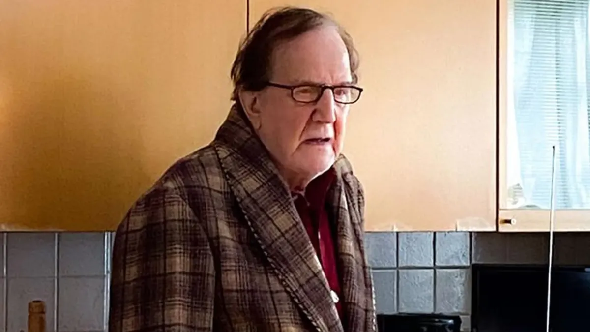 Ο Γιώργος Κωνσταντίνου ως Αριστείδης Θανούλης στη σειρά «Ο Δικαστής»