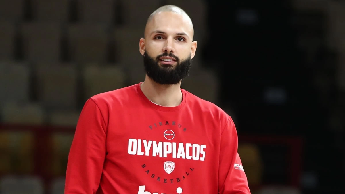 Ο Εβάν Φουρνιέ στην προπόνηση του Ολυμπιακού πριν τον αγώνα με την Παρί