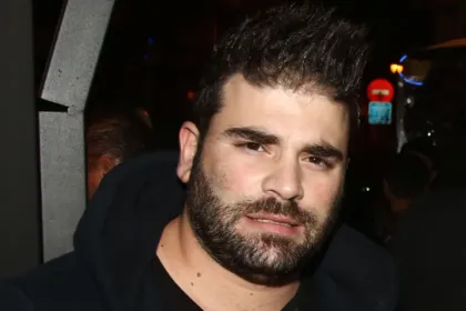 Η μητέρα του Παντελή Παντελίδη ζητά να ξανανοίξει η υπόθεση του τροχαίου