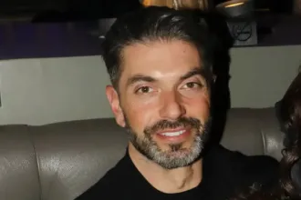 Ο Παντελής Παντελίδης σε παλαιότερη εμφάνισή του σε πίστα νυχτερινού κέντρου