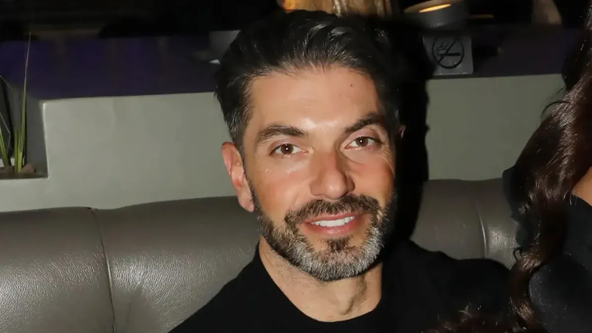 Ο Παντελής Παντελίδης σε παλαιότερη εμφάνισή του σε πίστα νυχτερινού κέντρου