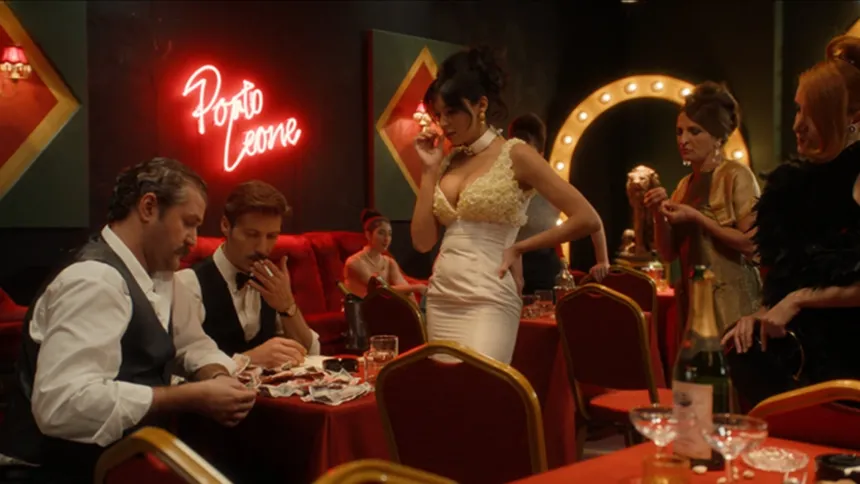 Ο Γιάμαρης βρίσκει τη Γαλήνη σε άσχημη κατάσταση στο σπίτι του Βούλγαρη κατά τη διάρκεια του αρραβώνα στο Porto Leone.