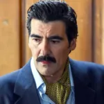 Ο Ντίνος σε έντονο διάλογο στη σειρά Porto Leone του Alpha