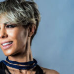 Η Ράνια Κωστάκη σε εντυπωσιακή εμφάνιση με χαμόγελο και αυτοπεποίθηση