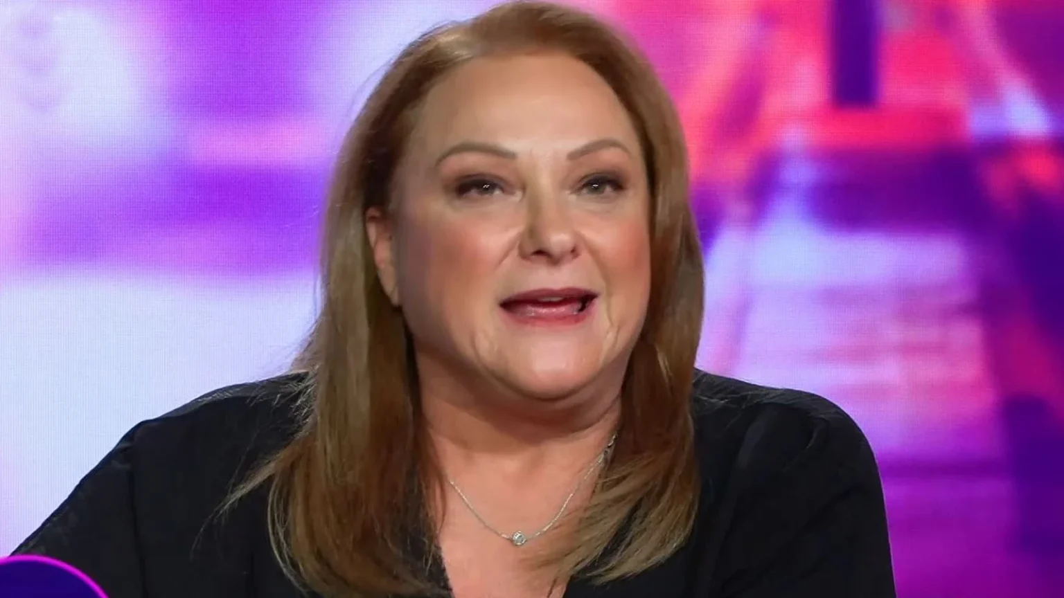 Ρένια Λουιζίδου: «Μεγαλώσαμε μαζί… και τώρα καταλαβαίνω τι σημαίνει αυτό» 1 Ρένια Λουιζίδου σε συγκινητική στιγμή σε συνέντευξη για την πορεία της.