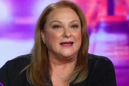 Ρένια Λουιζίδου σε συγκινητική στιγμή σε συνέντευξη για την πορεία της.