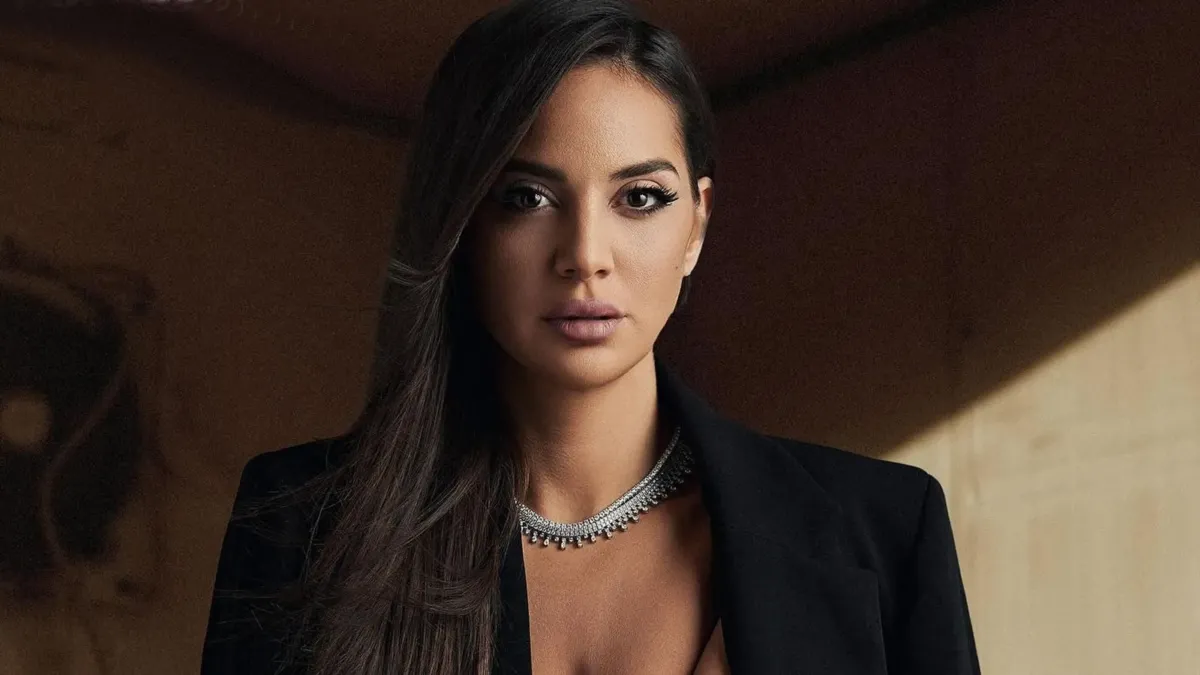 Ρία Ελληνίδου: Πώς έγινε viral το «Κάτι ξέρεις» και γιατί το κοινό την αγάπησε τόσο γρήγορα 1 Η Ρία Ελληνίδου σε πρόσφατη live εμφάνιση.