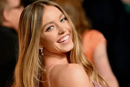 Η Σίντνεϊ Σουίνι σε πρόσφατη εμφάνισή της