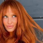 Η Σίσσυ Χρηστίδου με total denim outfit – πουκάμισο και ψηλόμεσο jean σε chic casual εμφάνιση