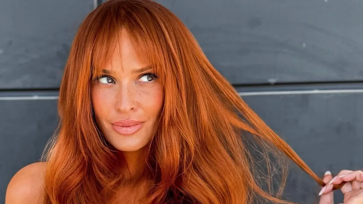 Η Σίσσυ Χρηστίδου με total denim outfit – πουκάμισο και ψηλόμεσο jean σε chic casual εμφάνιση