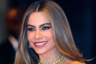 Η Sofia Vergara ποζάρει με λεοπάρ μπικίνι σε νέα φωτογράφιση