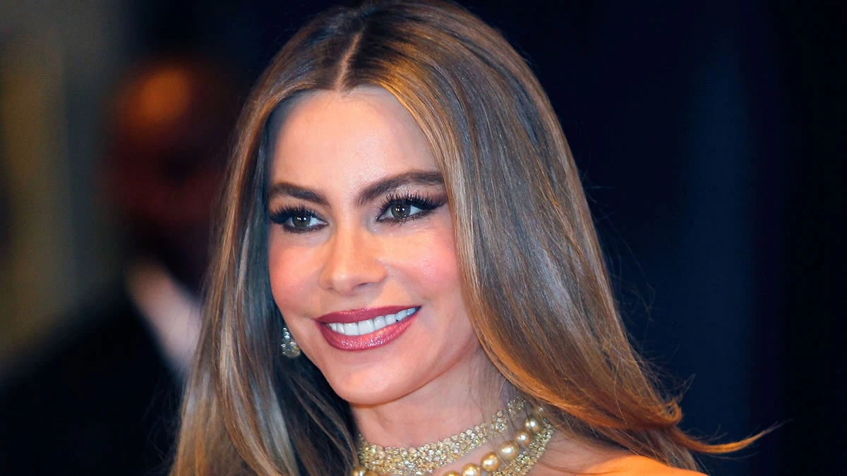 Η Sofia Vergara ποζάρει με λεοπάρ μπικίνι σε νέα φωτογράφιση