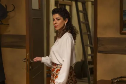 Η Μαγδαληνή δέχεται πρόταση γάμου και η Ιουλία ανακαλύπτει μια σοκαριστική αλήθεια στο Σπίτι Δίπλα στο Ποτάμι