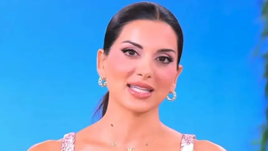 Σταματίνα Τσιμτσιλή σε σπάνια ρετρό φωτογραφία που θυμίζει σταρ του Μπόλιγουντ.