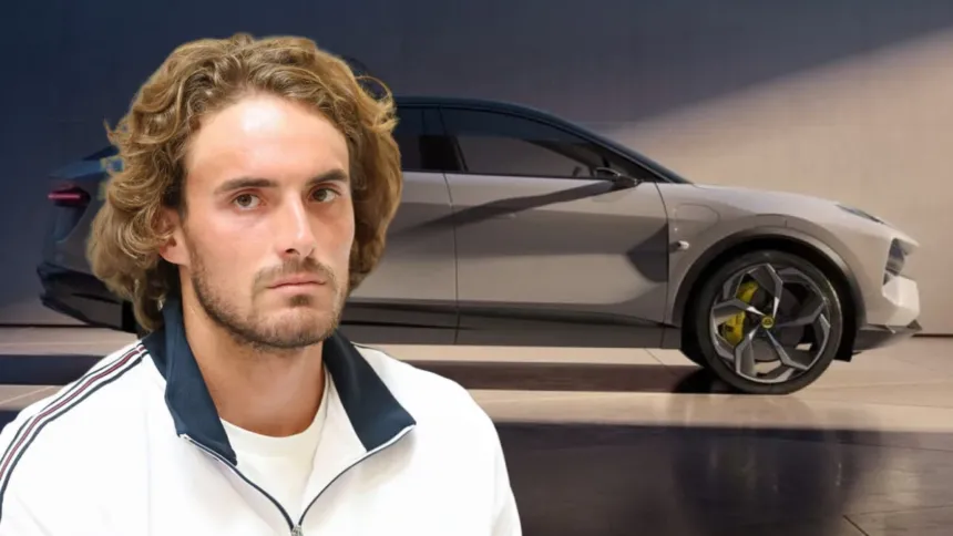 Ο Στέφανος Τσιτσιπάς χαμογελαστός σε δημόσια εμφάνιση, μετά την αποκάλυψη του δικηγόρου του