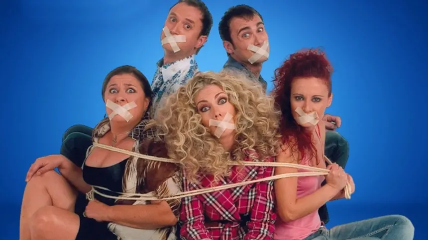 Οι πρωταγωνιστές του «Στο Παρά Πέντε» σε στιγμιότυπο στο MEGA