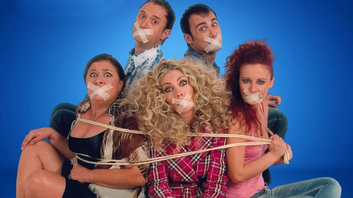 Οι πρωταγωνιστές του «Στο Παρά Πέντε» σε στιγμιότυπο στο MEGA