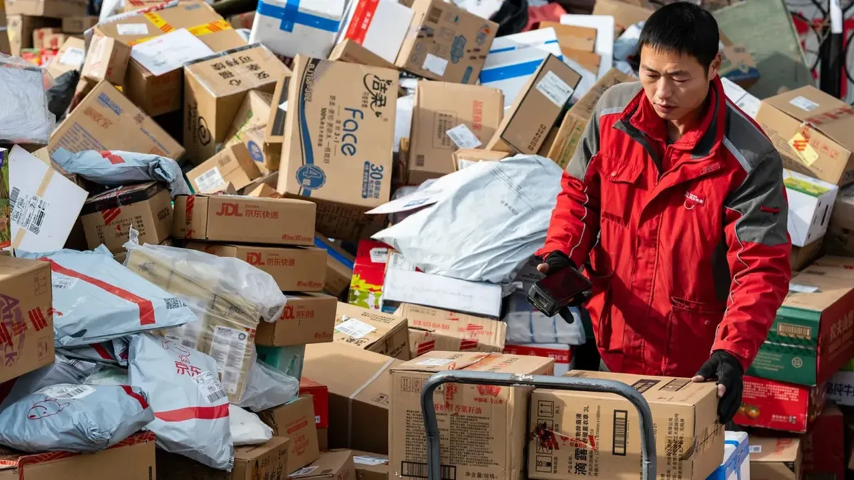 Δέματα διεθνών παραγγελιών σε τελωνείο.