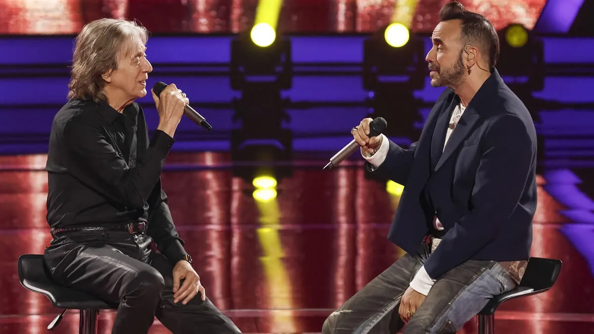 Κώστας Τουρνάς και Πάνος Μουζουράκης στην σκηνή του The Voice Of Greece