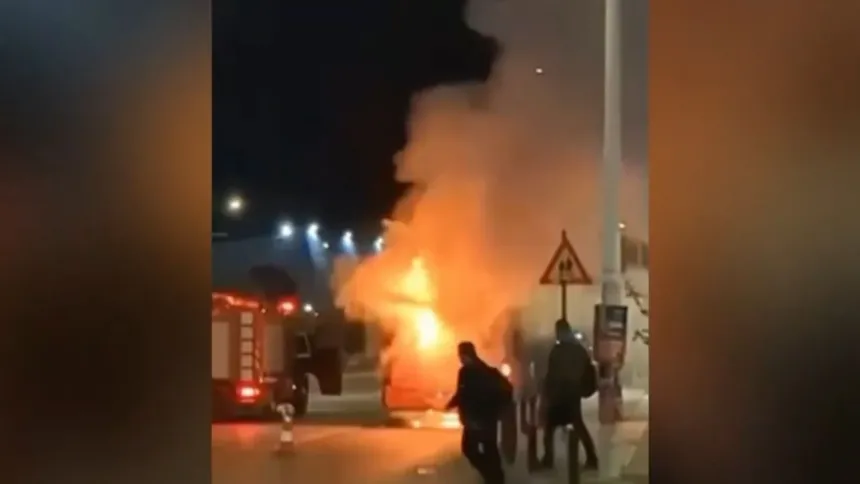 Φωτιά σε λεωφορείο του ΟΑΣΘ στο κέντρο της Θεσσαλονίκης