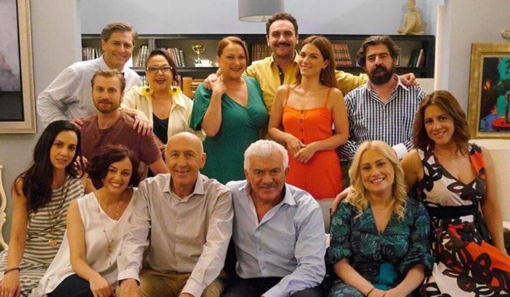 Το Σόι σου: Spoiler με ανατροπές – Η Αντωνία καταρρέει και ο Βαγγέλης στο χείλος της καταστροφής 2 Το Σόι σου