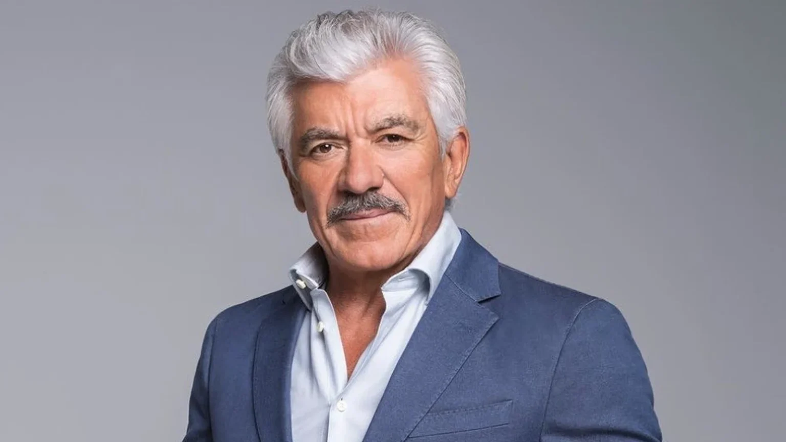 Το Σόι σου επιστρέφει δριμύτερο: Οικονομικό σοκ για τους Χαμπαίους και νέες ανατροπές! 1 Ο Βαγγέλης Χαμπάιος στη σειρά «Το Σόι σου».