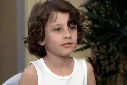 Ο μικρός Βαγγέλης σε σκηνή από το «Το Σόι σου» με τη Βάσω Λασκαράκη