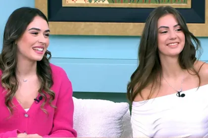 Οι Βάσια Γκολφινοπούλου και Ηλιάνα Γαλάνη (Σάντρα και Χαρά από το «Σόι σου») μιλούν για την επιστροφή της σειράς.