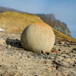 Σφαιρικοί βράχοι στο Torysh, Μανγκιστάου Καζακστάν, φωτισμένοι από το ηλιοβασίλεμα