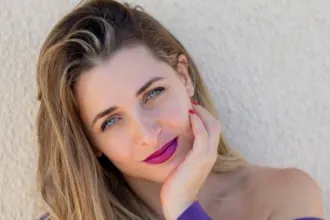 Η Βασιλική Τρουφάκου σε νέα φωτογράφιση – η φυσική της γοητεία και το χαμόγελο που ξεχωρίζουν.