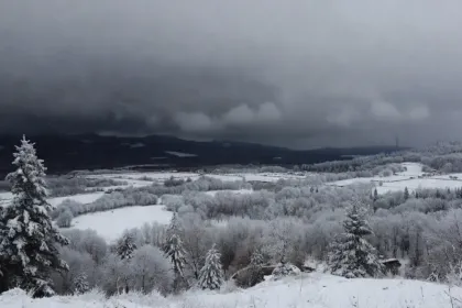 Χιόνια και κακοκαιρία σε ορεινή περιοχή της Ελλάδας