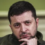 Ο Βολοντίμιρ Ζελένσκι κατά τη διάρκεια πρόσφατης δημόσιας ομιλίας στο Κίεβο.