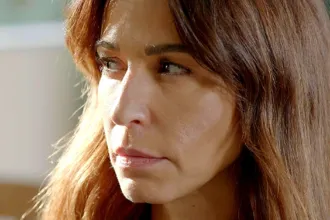 Η Χριστίνα ξεγεννά τη Ρίτα μέσα στη φυλακή στη σειρά «Άγιος Έρωτας»