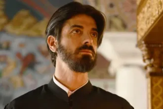 Ο πατέρας Νικόλαος επιστρέφει στη Στέρνα με τη Φανή και φουντώνει η ζήλια της Χλόης