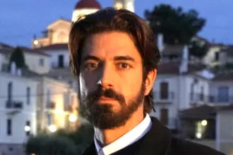 Άγιος Έρωτας: Ο Νικόλαος θυσιάζεται για να σώσει τη Χλόη και την Ελευθερία