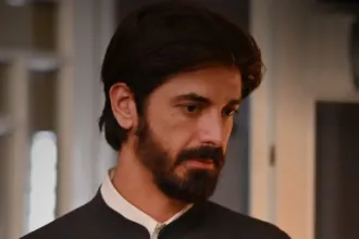 δραματική σκηνή από τη σειρά «Άγιος Έρωτας», λίγο πριν την ανατροπή.