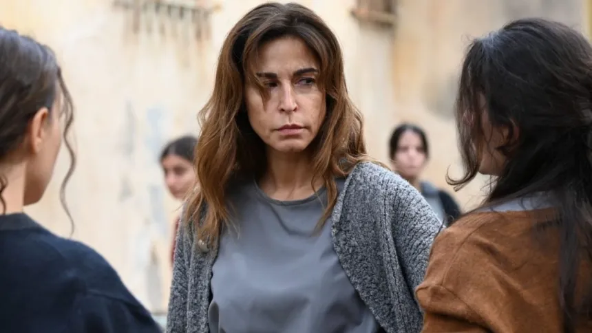 Η Χριστίνα σε σκηνή έντασης μέσα στις φυλακές στον «Άγιο Έρωτα», λίγο πριν αναλάβει αρχηγός.