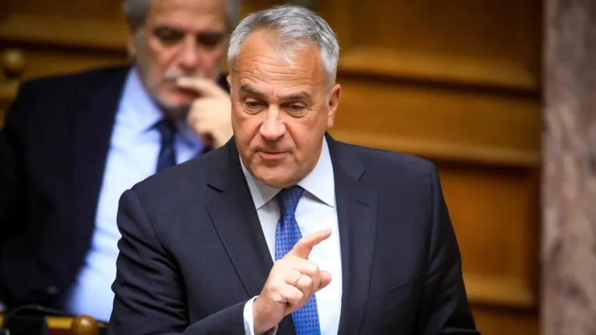 Ο Μάκης Βορίδης προκαλεί με τη φράση «με το δεν μιλάω δεν θα πάρει τίποτα κανένας». Ο εμπαιγμός προς τους αγρότες συνεχίζεται.