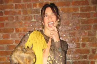 Η Dua Lipa με sheer σύνολο Ferragamo Spring/Summer 2026