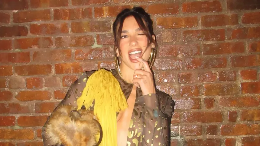 Η Dua Lipa με sheer σύνολο Ferragamo Spring/Summer 2026