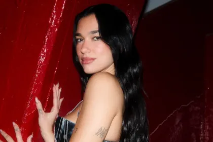 Η Dua Lipa σε εμφάνιση απο συναυλία της