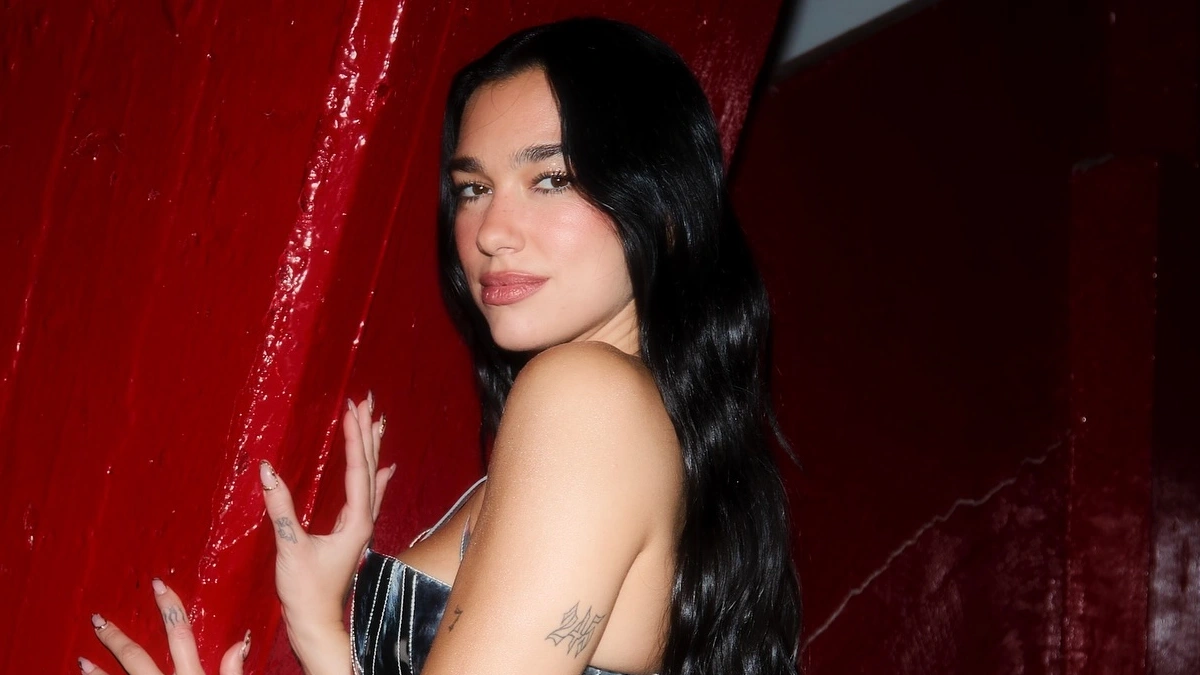 Η Dua Lipa σε εμφάνιση απο συναυλία της