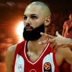 Ο Εβάν Φουρνιέ σε φάση αγώνα με έντονη έκφραση