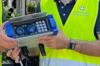 Έξυπνη κάμερα παρακολούθησης κυκλοφορίας σε δρόμο της Αττικής