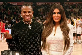 Ο Fancy James χαμογελαστός στο ΣΕΦ με την Κίμπερλι