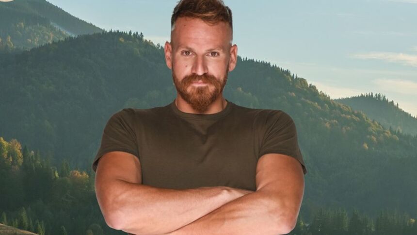 Ο Δημήτρης Ζήκος πανηγυρίζει με το κύπελλο της Φάρμας και δακρύζει στην απονομή