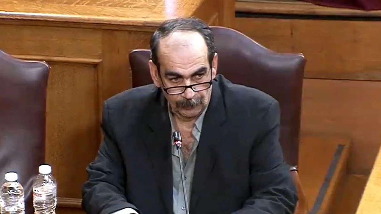 Ο αγροτοσυνδικαλιστής Γιώργος Ξυλούρης (Φραπές) στην εξεταστική επιτροπή της Βουλής